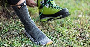 Шкарпетки носки за висотою поділяють на шкарпетки нижче щиколоток, вище щиколоток,до середини литки