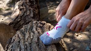 Шкарпетки носки за висотою поділяють на шкарпетки нижче щиколоток, вище щиколоток
